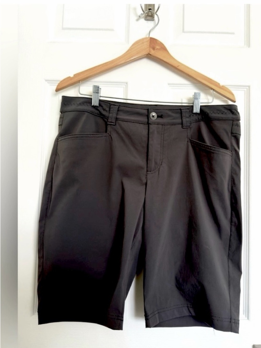 Eddie Bauer Black Performance Fabric Shorts Ladies Size 14